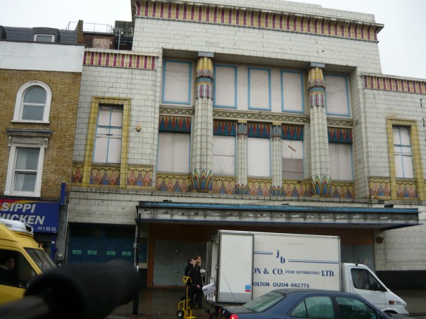la façade du Carlton d'Islington en 2009