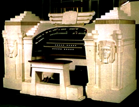 L'orgue du cinéma Pyramid de Sale en Grande-Bretagne (photo : Lancastrian Theatre Organ Trust)