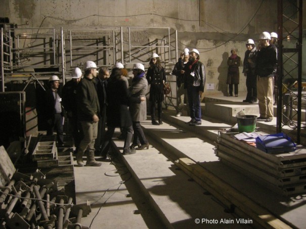 Les gradins de la salle moyenne en sous-sol