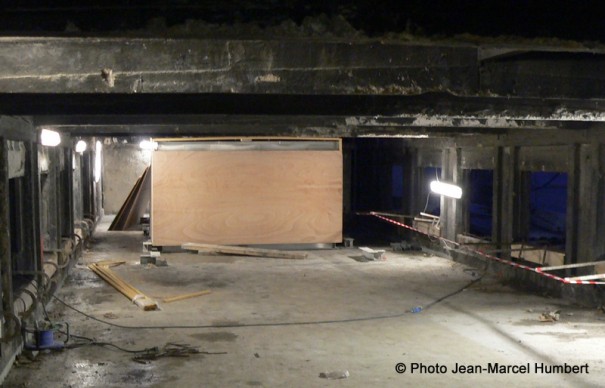 La thermofrigopompe vue au niveau du plafond de la grande salle