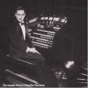 Tommy Desserre à l'orgue du Gaumont en 1932