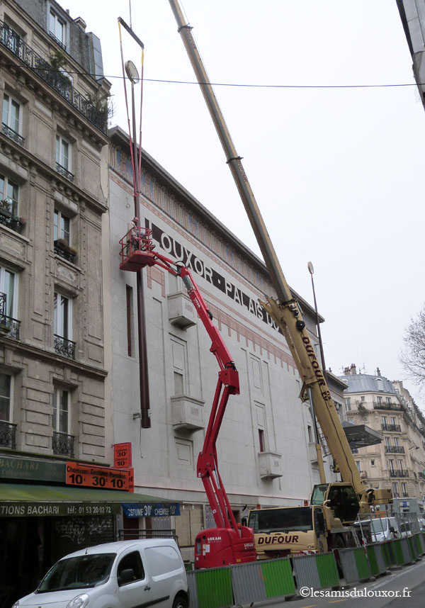 5 avril 2013 : installation des mâts du boulevard de la Chapelle 