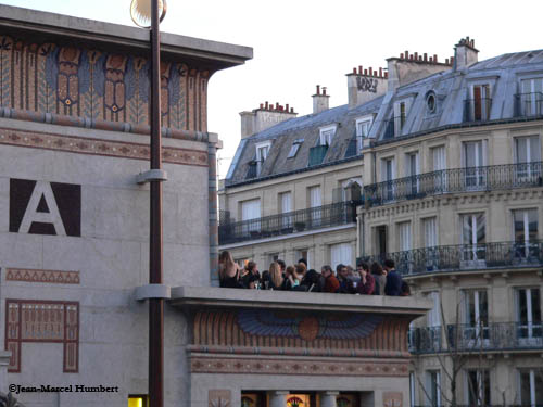 17 avril vers 20 heures , la terrasse prise d'assaut