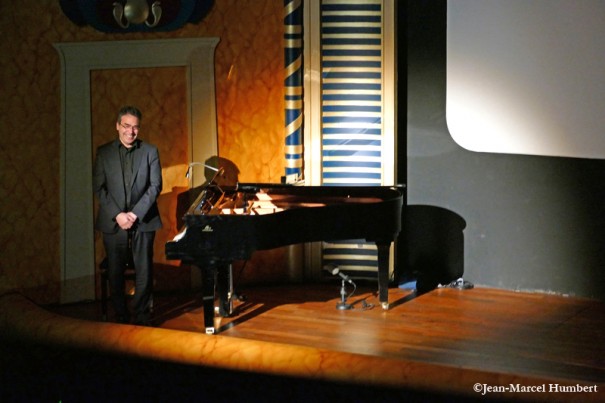 Serge Bromberg à la fin du concert