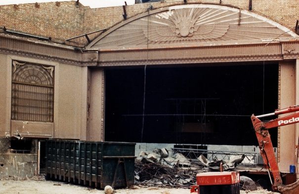 Photographie de l’intérieur de la salle prise en 1986, au moment de la démolition (DR)